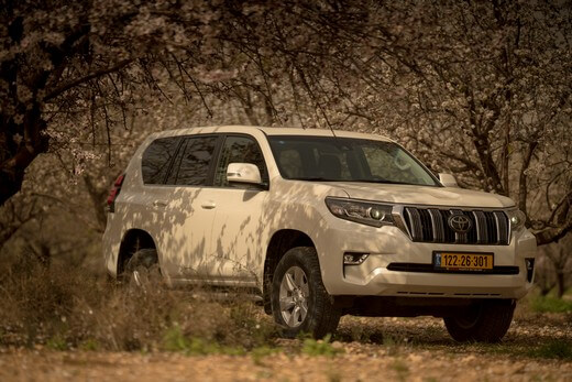 טויוטה לנד קרוזר טויוטה לנד קרוזר